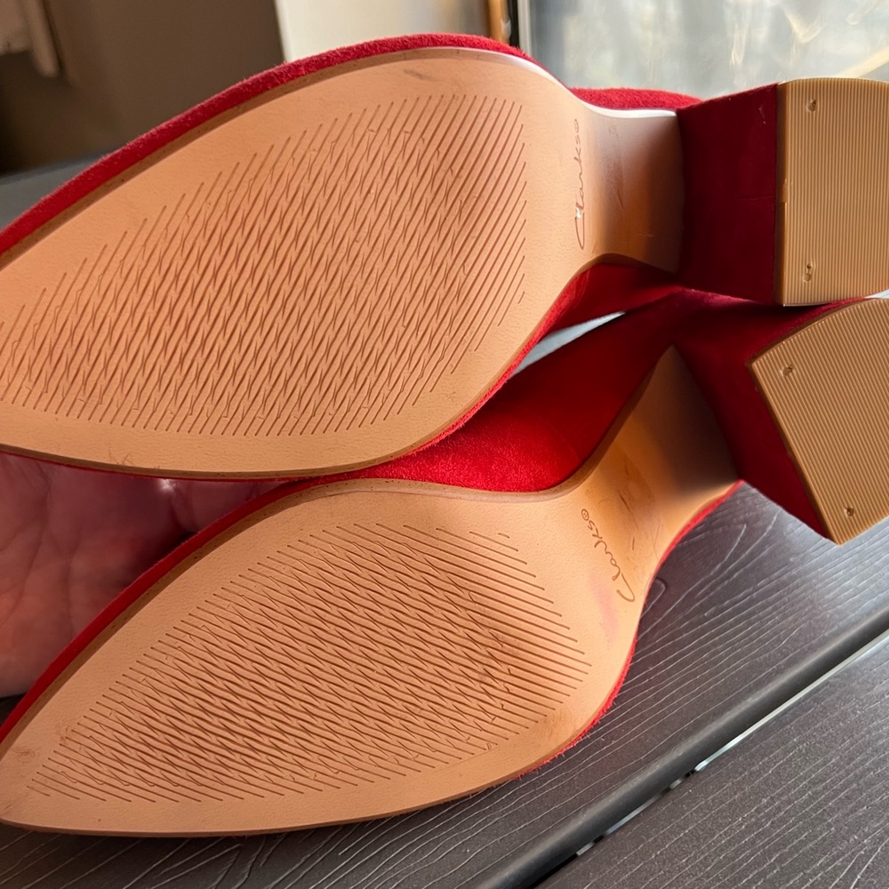 Clarks Red Suede Block Heel Pumps - Picture 7 of 7